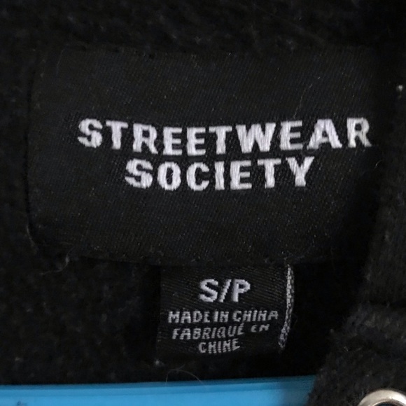 Stringed black sweater crop top - Picture 2 of 3